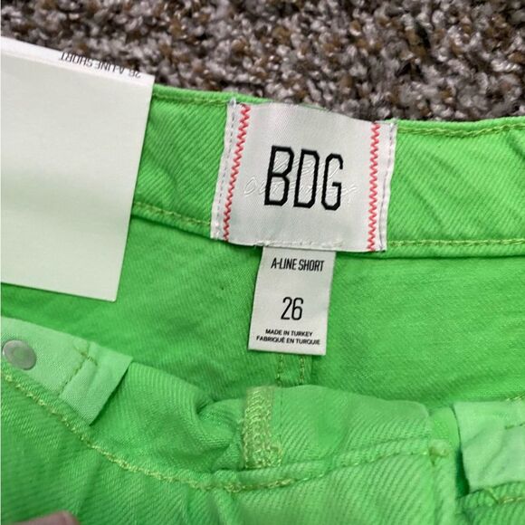 BDG Chewed A-Line High Rise Denim Shorts Size 26 NWT Neon Green - Picture 4 of 7